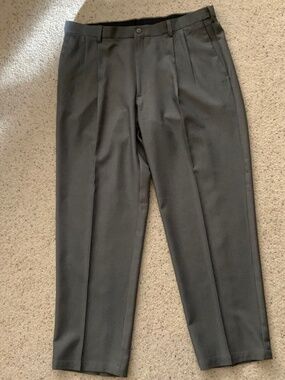 Haggar Mens Pleated Pants, 40 W x 32L, Grey